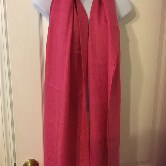 Neiman Marcus Accessories - New Neiman Marcus luxury cashmere scarf
